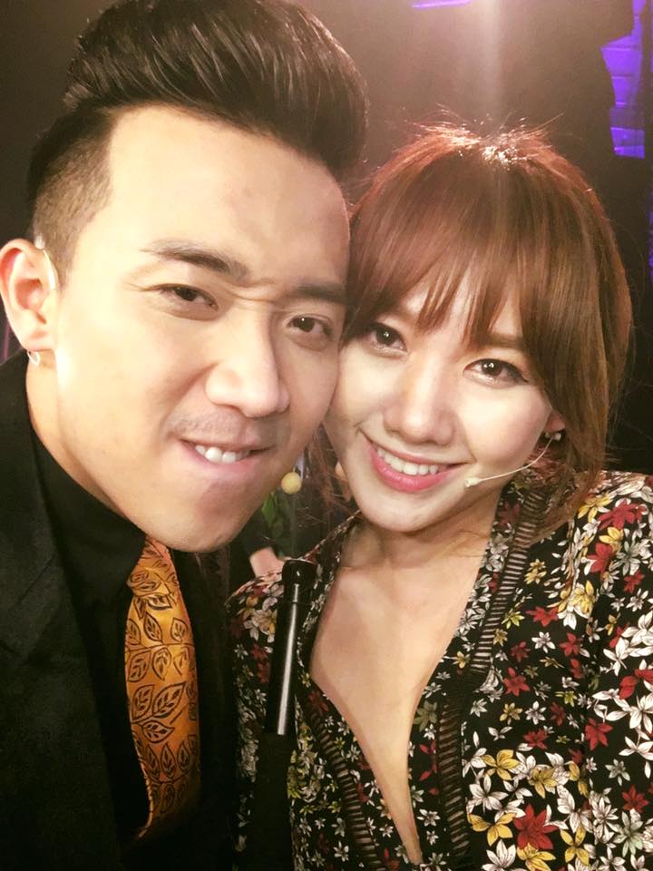 Trấn Thành selfile cùng Hari Won sau tin đồn chia tay 'Sanh thần khoái lạc nha 'con heo' - điều tuyệt vời nhất của tui!'.