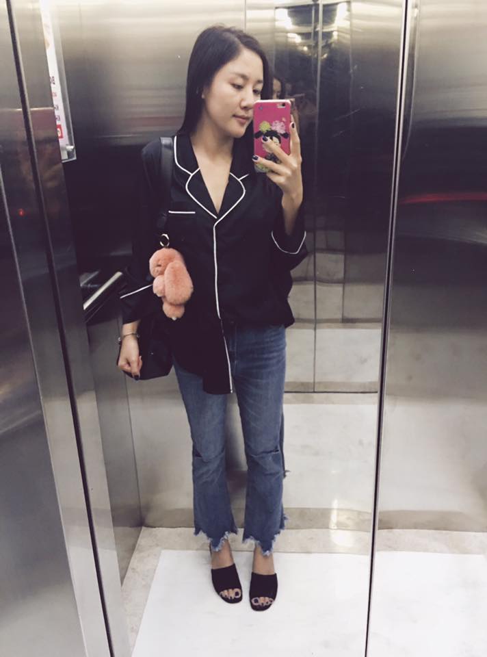 Ca sỹ Văn Mai Hương 'Hôm nay về hát ca dao Hương và mụn... Cũng may mùa mận chín đã đi qua, không thì teo, nhìn hình thế này chứ tan nát lắm'.