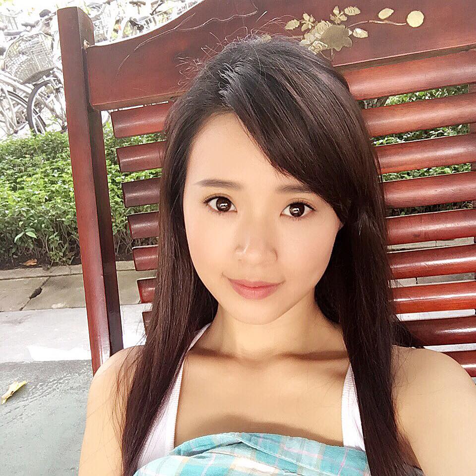 Hotgirl Midu 'Mưa hoài chán quá. Muốn off máy, nghỉ quay và đi du lịch'.