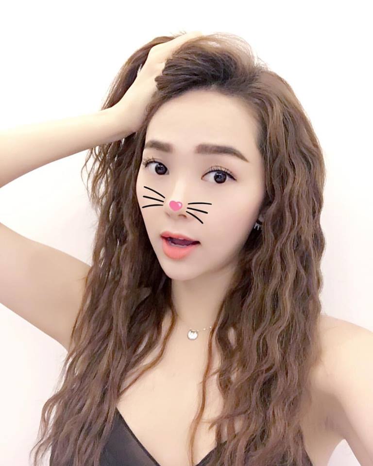 Minh Hằng 'Tôi là mèo' xinh đẹp.