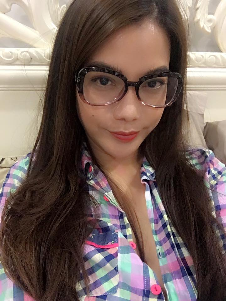 Trương Ngọc Ánh selfile 'Các tình iu của tui vẫn làm việc cả đêm thương lắm thôi'.