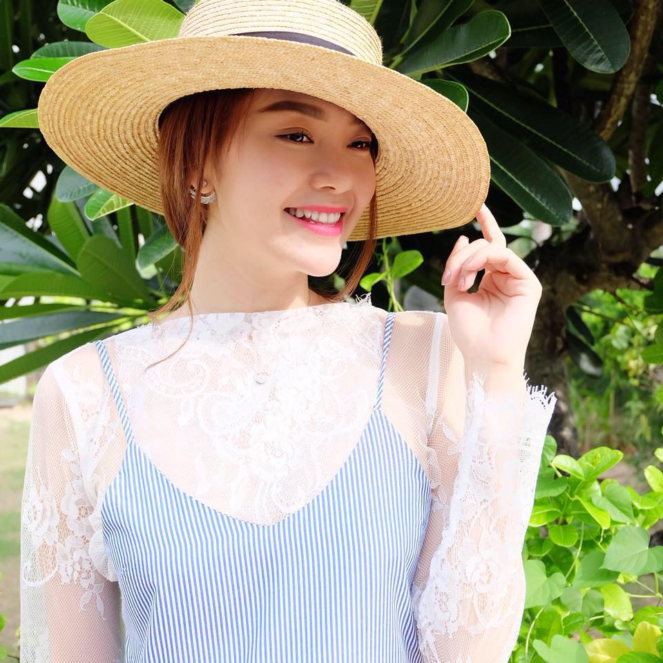 Minh Hằng xinh đẹp thừa nhận, 'Sau cơn mưa chúng ta sẽ thấy cầu vồng...'.
