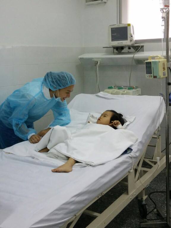 Ngô Thanh Vân '2 năm trước vẫn miệt mài cứu từng em một. Tôi đang một ôm một ước mơ lớn hơn. Nhưng điều đó cần cả xã hội chung tay góp sức. Làm sao có thể đây....?'.