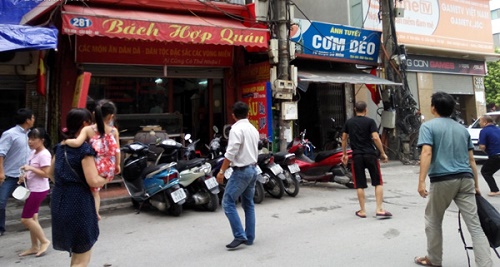 Quán cơm phát nổ khiến chủ quán bị thương, khách chạy tán loạn