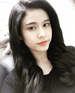 Trương Quỳnh Anh 'Người ta bảo... phụ nữ tóc đen sẽ bình yên...'.