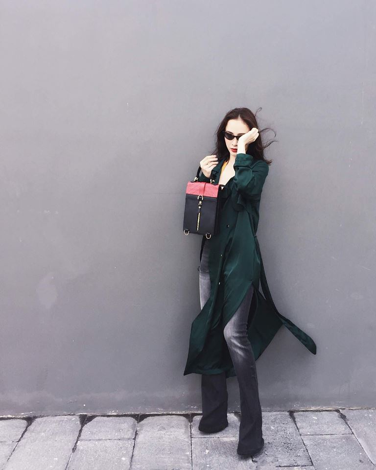 Angela Phương Trinh 'Thực ra, Trinh không phải là dũng sĩ diệt nóng mà chỉ là chiến sĩ diệt... nắng mà thôi. Trinh không muốn mình có 'Mừng SHBET phiên bản mới 2025 con trâu' khi cứ street style mỗi ngày nà....'.