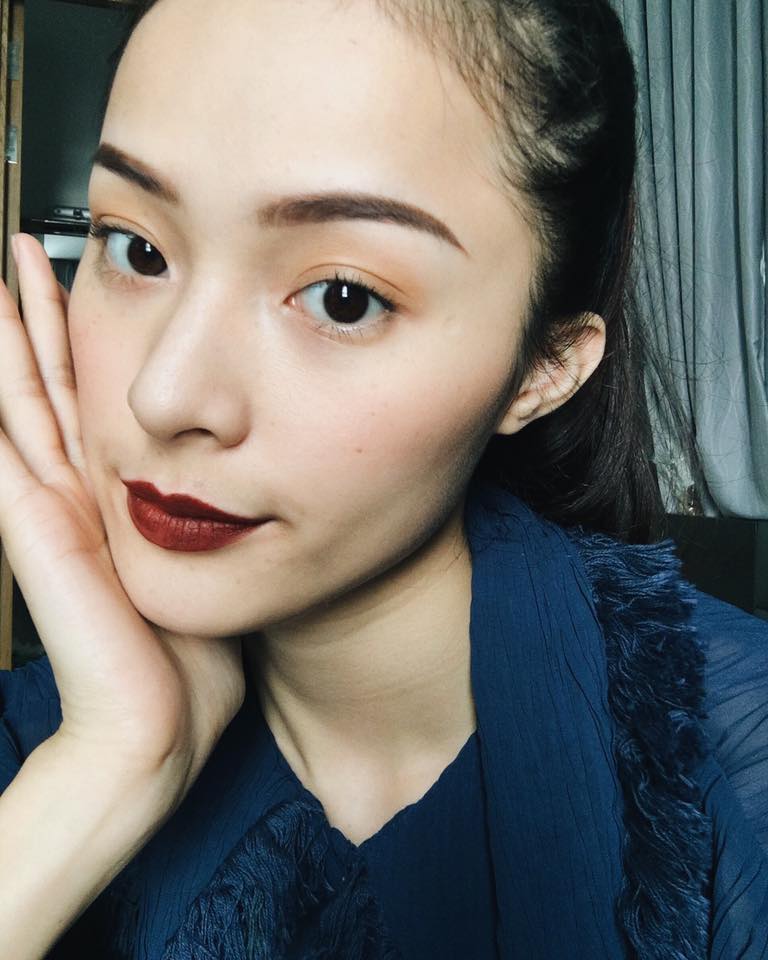 Hotgirl Hạ Vi selfile 'Xinh đẹp như một bông quoa'.