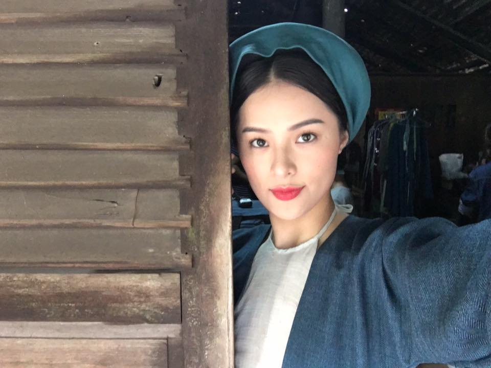 Hotgirl Hạ Vi 'Sáng sớm pr cho nhân vật Tấm phim Tấm Cám sắp sửa kể ... còn gì nữa nhỉ mà quên mất rồi'.