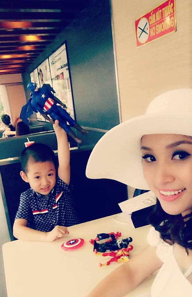 Thanh Vân Hugo thừa nhận, 'Trên đời có 2 thứ thực sự vô giá: niềm hạnh phúc của con thơ và sự hài lòng của đấng sinh thành ...'.
