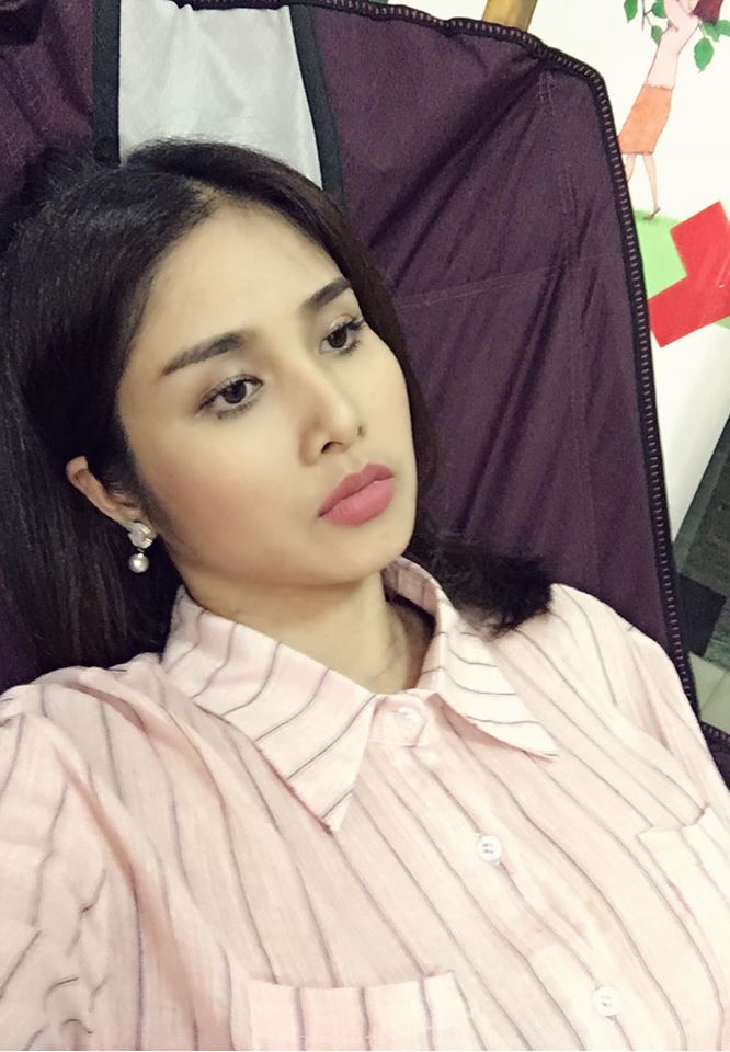 Thảo Trang 'Cái mặt buồn ngủ.... Cảm thấy đuối và buồn ngủ...'.