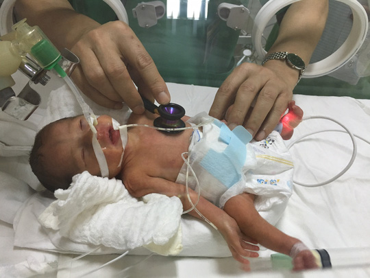 Mẹ ung thư giai đoạn cuối từ chối điều trị để con được sống