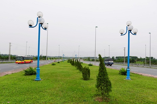 Tuyến đường giao với quốc lộ 3 và tiếp tục đi ngang qua cầu sống Đuống và kéo dài đến cầu Chui, (Quận Long Biên).