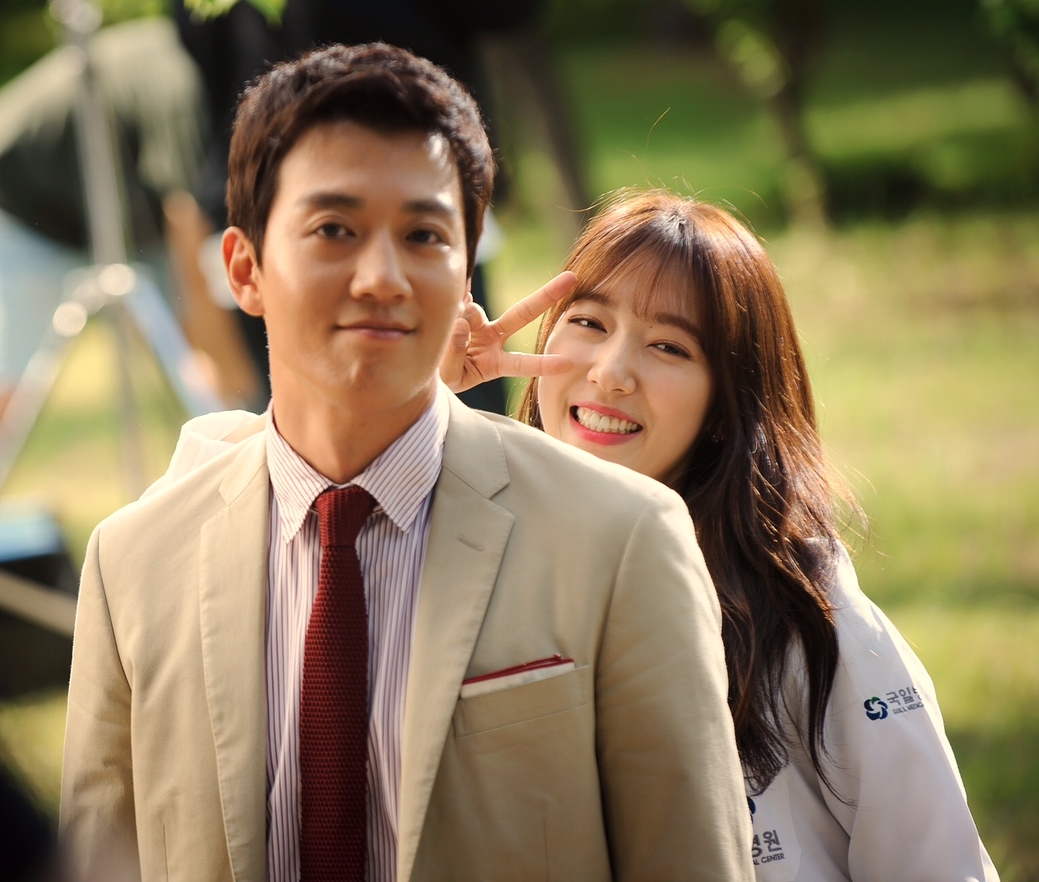 Doctors: Khuyenmai SHBET pages dev cảnh hậu trường của Kim Rae Won–Park Shin Hye