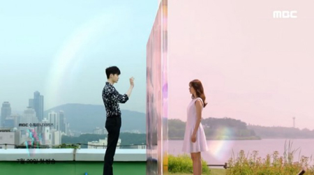 W – Two Worlds: Tung trailer đầy bất ngờ