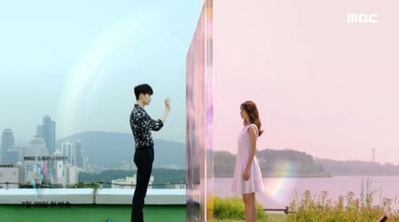 W – Two Worlds: Tung trailer đầy bất ngờ