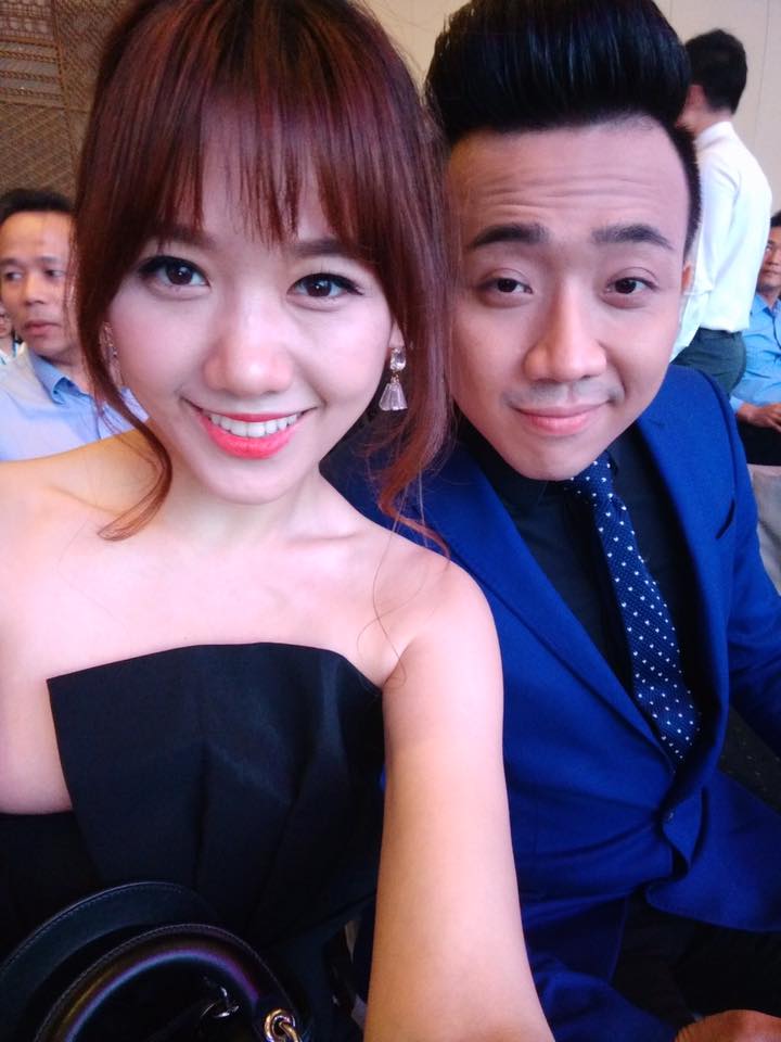 Hari Won 'Mấy bữa nay Hari cứ nôn nao chờ tới ngày này. Cuối cùng bí mật của anh Xìn cũng được bật mí rồi nè'.
