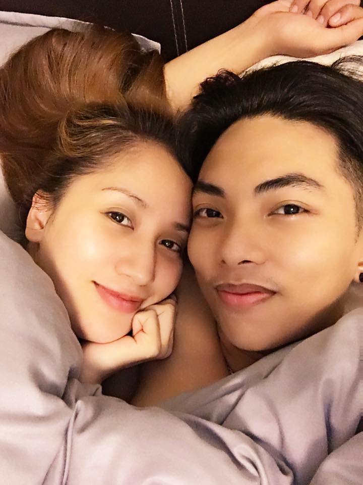 Phan Hiển selfile cùng Khánh Thi khá tình cảm 'Đêm đêm nằm mơ phố'.