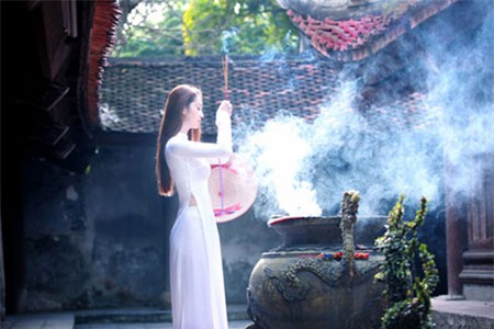Đây là lí do vì sao khi thắp hương ta luôn thắp theo số lẻ...