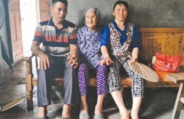 Tin phụ nữ ngày 25/7: Nhận nuôi mẹ nạn nhân vì nhỡ tay giết bạn