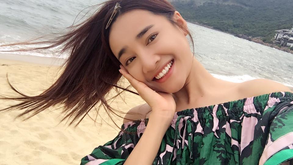 Nhã Phương 'Nghe đồn Sài Gòn mưa... chắc ổng khóc dùm tui nè, Đà Nẵng nhớ Sài Gòn !!!'.