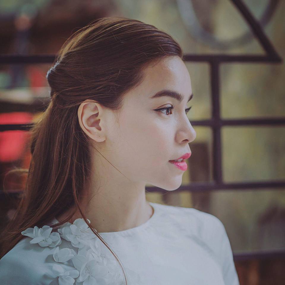 Hồ Ngọc Hà 'Em hay nhìn mọi thứ ngơ ngác...và lười nhác yêu ai đó thật lâu...nhưng 1 khi đã sâu thì anh hổng có đi được đâu đâu'.