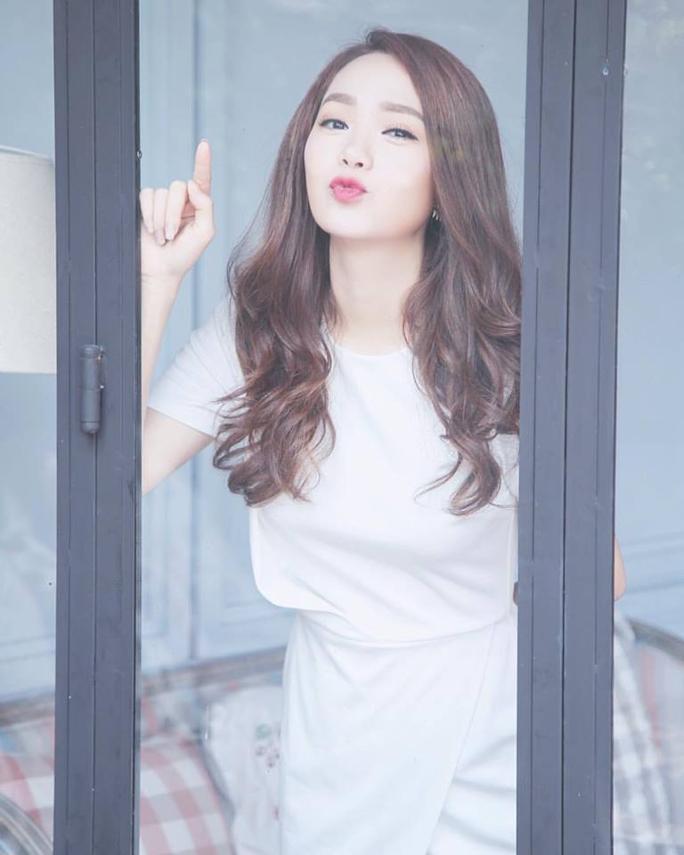 Minh Hằng 'Bắt đầu ngày mới với một nụ hôn. Đàn heo con ở Hà Nội chuẩn bị đón chế nhé'.