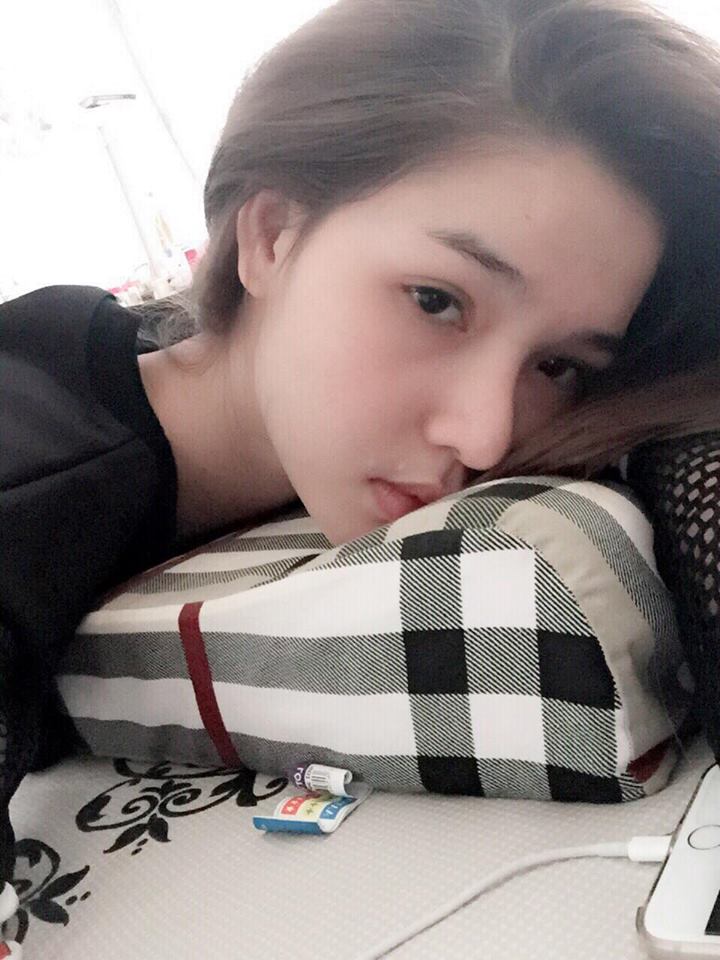 Kỳ Hân 'Thời tiết thế này thì chỉ có ở nhà nằm ngủ thôi'.