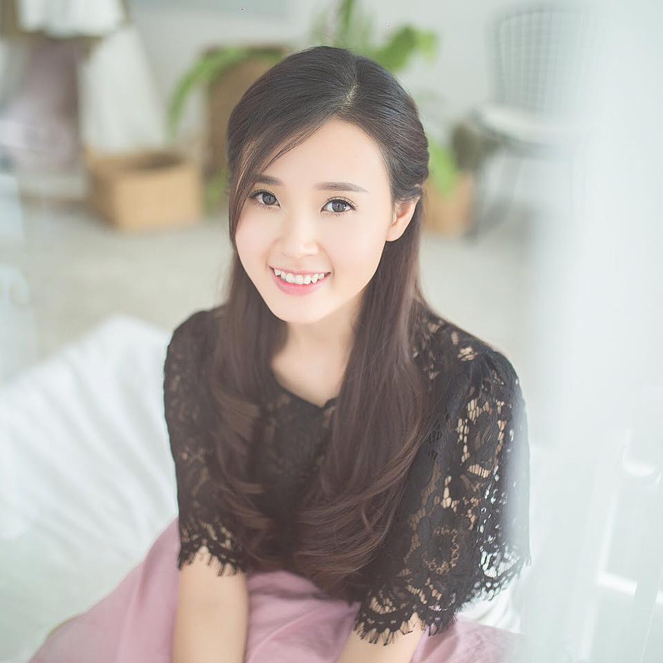 Hotgirl Midu cho biết, 'Du yêu Shbet16 chơi game trực tuyến của mình bây giờ, độc thân - tự do - hạnh phúc và Du sẽ đi chinh phục thế giới của mình'.