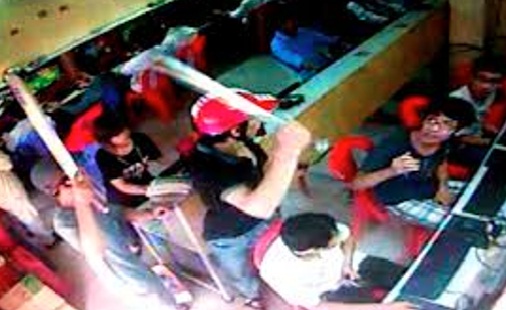 Mâu thuẫn: Dùng súng bắn trọng thương nhân viên tiệm game