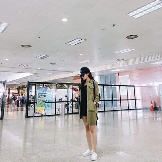 Huyền My 'Khăn gói quả mướp vào Sài Gòn nào ...' sau khi bị tố mải selfile làm trễ chuyến bay.