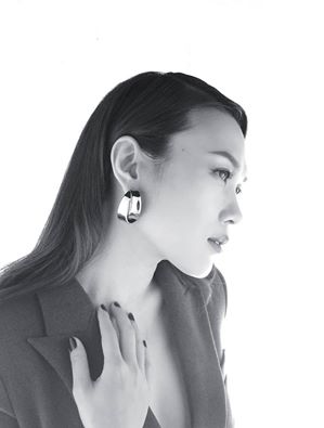 Mỹ Tâm 'Bây giờ, Tâm cảm nhận được từ phản hồi của người xung quanh, có lẽ là vì bản thân mình rất tự nhiên và chân thành. Nếu họ đến vì âm nhạc, có thể một ngày nào đó họ sẽ rời đi. Nhưng nếu đến vì tính cách, vì con người mình, họ sẽ ở lại với mình lâu hơn'.