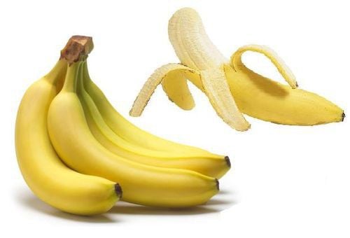 Răng trắng sáng đến bất ngờ với... vỏ chuối 'tưởng vô tác dụng'