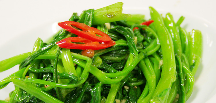 Cách xào rau muống tỏi xanh mướt, giòn tan