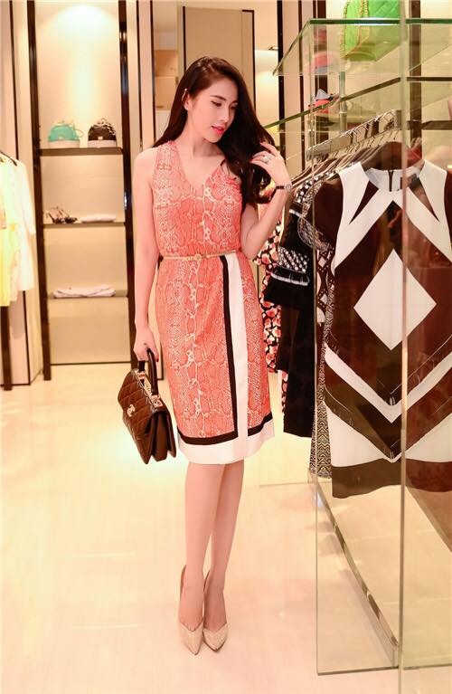 Thủy Tiên lại khiến fans ngất ngây với khoảnh khắc yêu mơ màng.