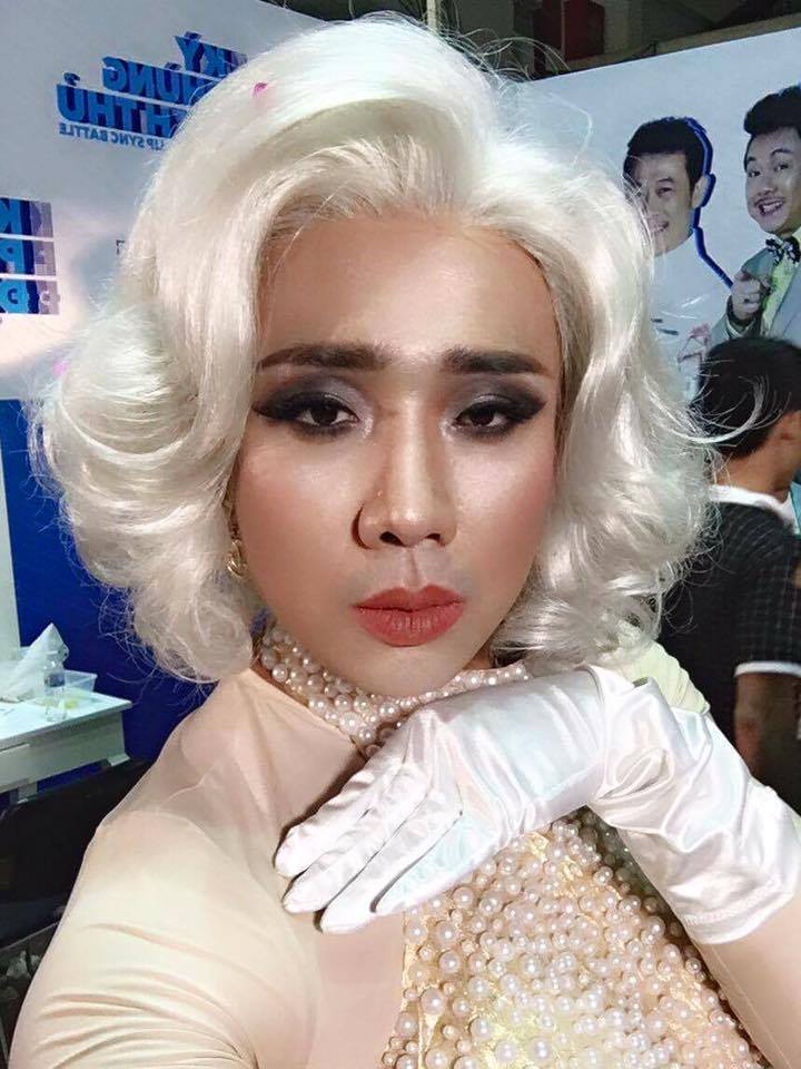 Trấn Thành 'Các em ơi, qua nay chế nhận được một hung tin làm chế mất ăn mất ngủ đến nỗi tóc bạc phơ, mắt thâm quầng chỉ sau 1 đêm'.