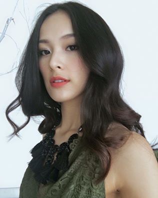 Hotgirl Hạ Vi selfile gợi cảm sau ồn ào chuyện tình cảm với Cường Đô la.
