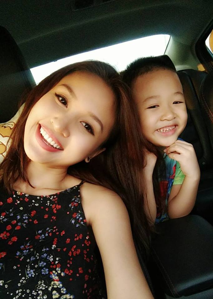 Thanh Vân Hugo selfile cùng con trai cưng 'Mẹ yêu em'.