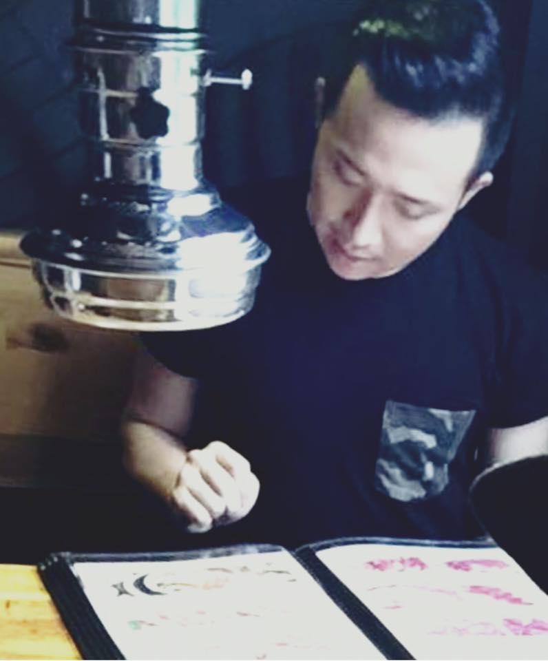 MC Trấn Thành 'Giờ ăn đến rồi! Để coi... Món nướng là món mình thích nhất! Kkkk ok, hôm nay ăn soup'.