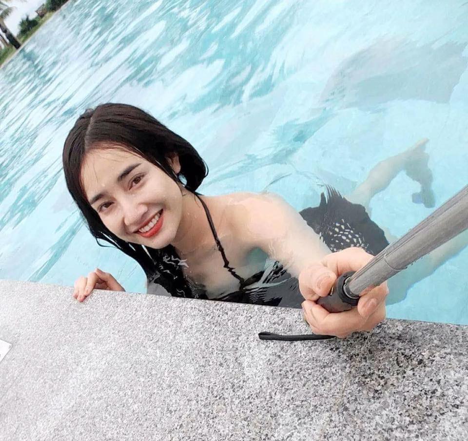 Diễn viên Nhã Phương 'Đi bơi cho mát nà'.