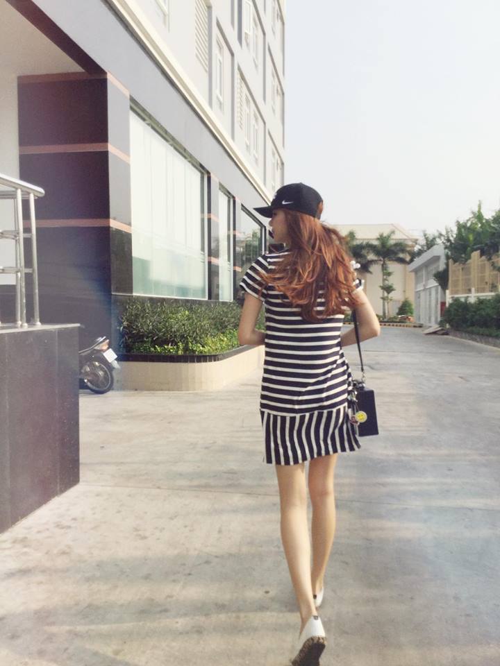Người mẫu Kỳ Hân hào hứng '9h sáng nghe nói là giờ Hot để up ảnh'.