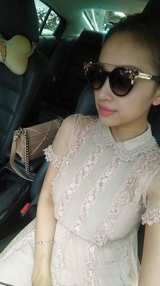 Thanh Vân Hugo 'Trưa nay phố xa đầy nắng ...'.