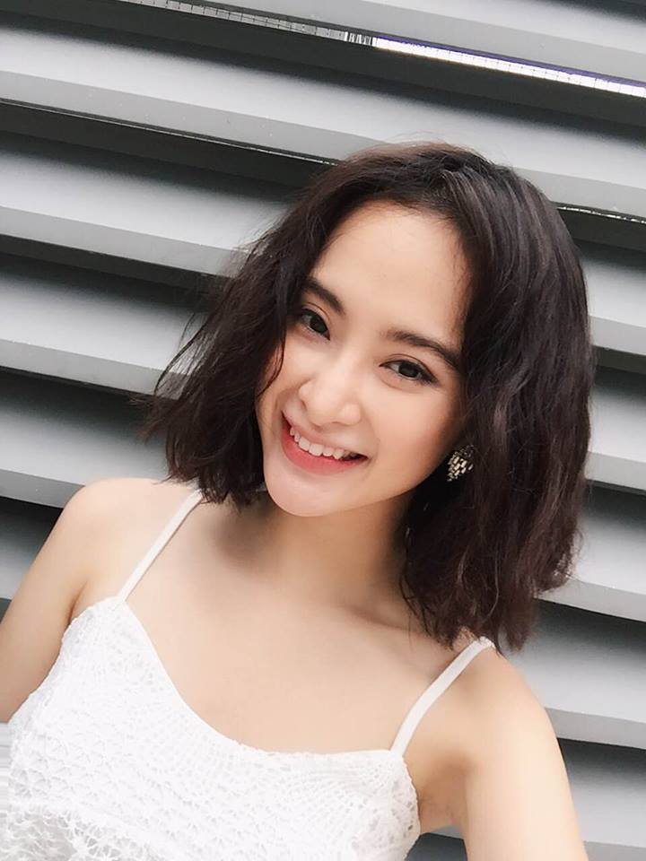 Angela Phương Trinh 'Con gái phải kiên trì nỗ lực trở nên xuất sắc thì mới có thể gặp được người xuất sắc hơn. Ai đồng ý biểu quyết giơ tay coi!!!'.