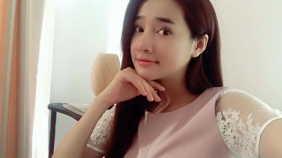 Nhã Phương xinh đẹp 'Nghỉ chút rùi quay tiếp nà'.