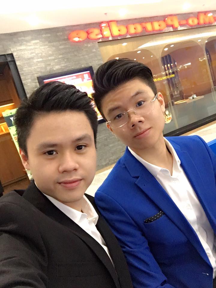 Phan Thành 'Vừa kịp hết bệnh được dẫn đi xem phim... Ah hihi'.