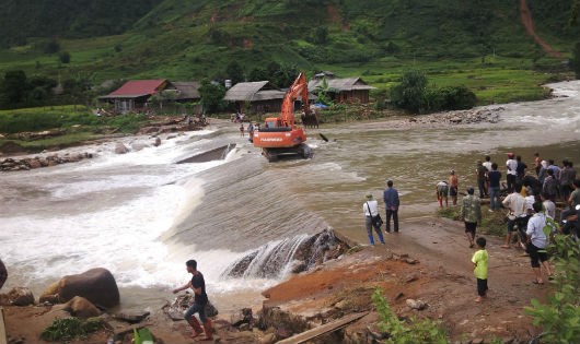 Tin phụ nữ 23/8: Vụ sập mỏ vàng, hàng loạt thi thể được phát hiện