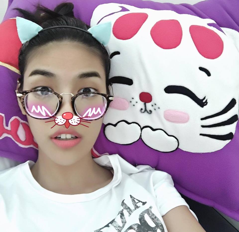 Lan Khuê thông báo với fans: 'Hôm nay meo đi nhổ răng. Tạm biệt ăn và uống trong chục tiếng đồng hồ'.