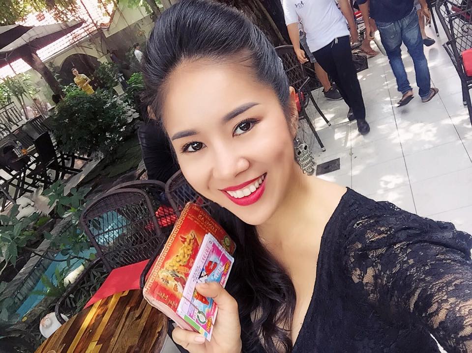 Diễn viên Lê Phương bán vé số trong một vai diễn mới.