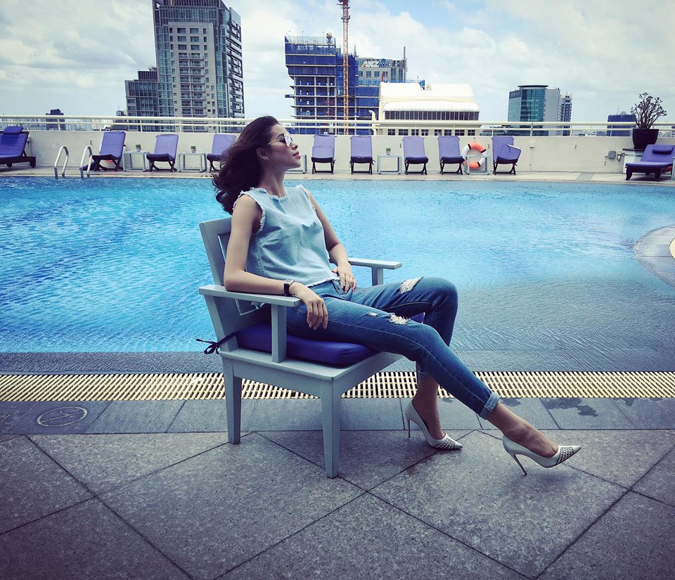Hoa hậu Phạm Hương 'Để gió cuốn đi... Đi thật xa...'.