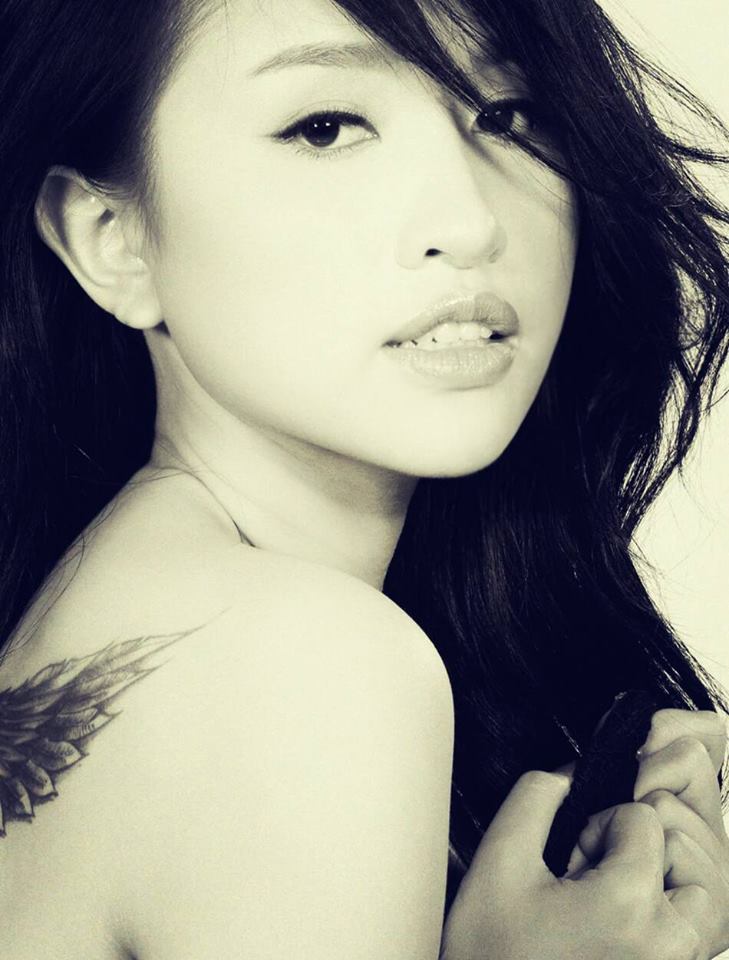 Thanh Vân Hugo khoe hình ảnh một thời cá tính nổi loạn.