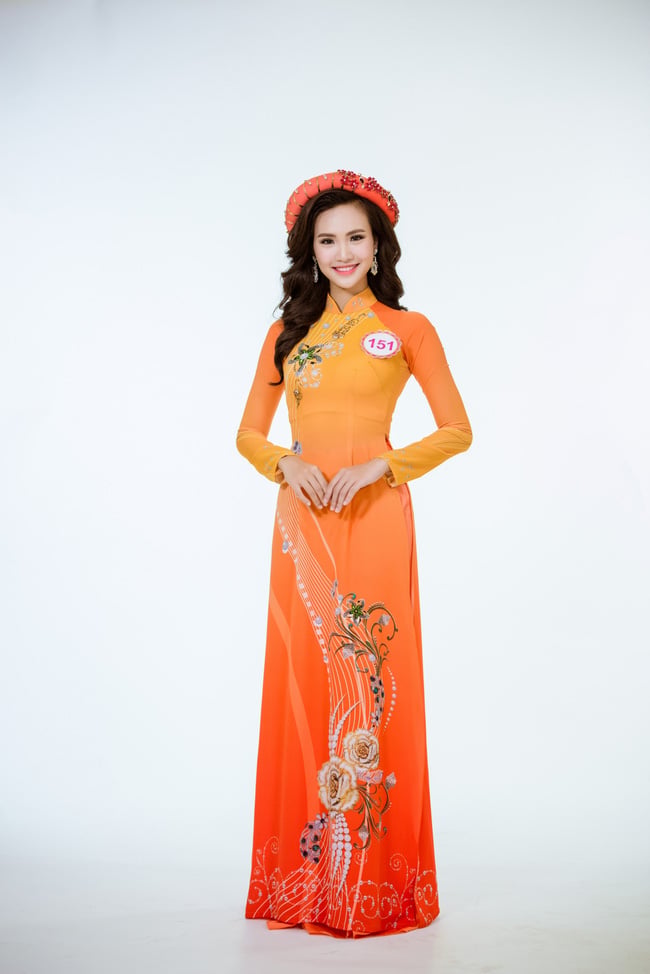 Sái Thị Hương Ly cao 169cm, nặng 54kg, số đo 3 vòng 85-63-94.